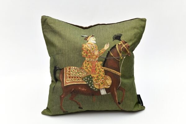 Savaşcı Figürlü Kare Yastık