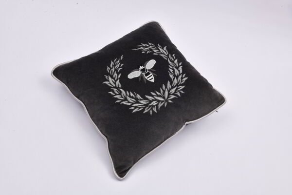 Laurel Bee Gri Kadife Kare Yastık