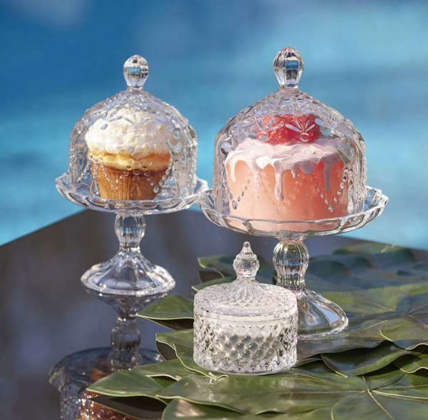 Kalplerle Kaplı Kaideli Cam Kek / Pasta Standı