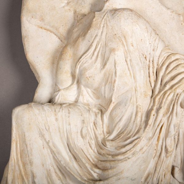 Sandaletini Bağlayan Nike Rölyefi - Akropolis Müzesi Reprodüksiyon