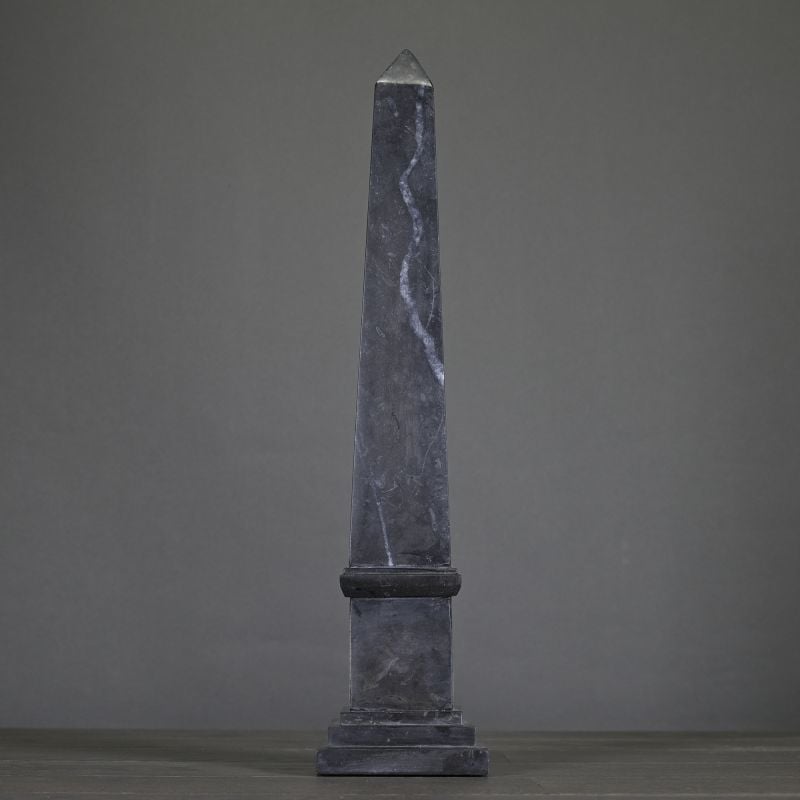 Gri-Siyah Mermer Obelisk / Dikilitaş - Büyük