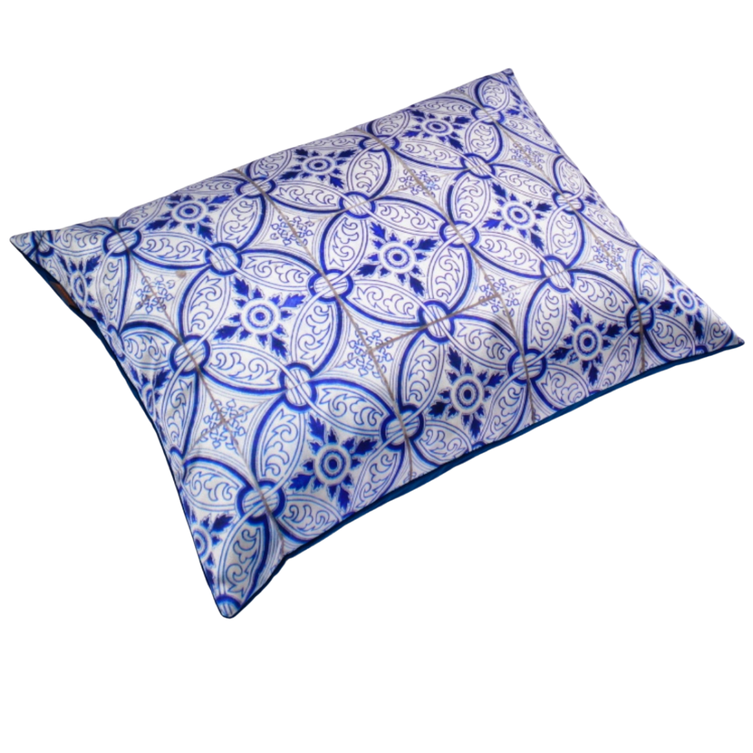 Bleu Blanc Desenli İpek Yastık