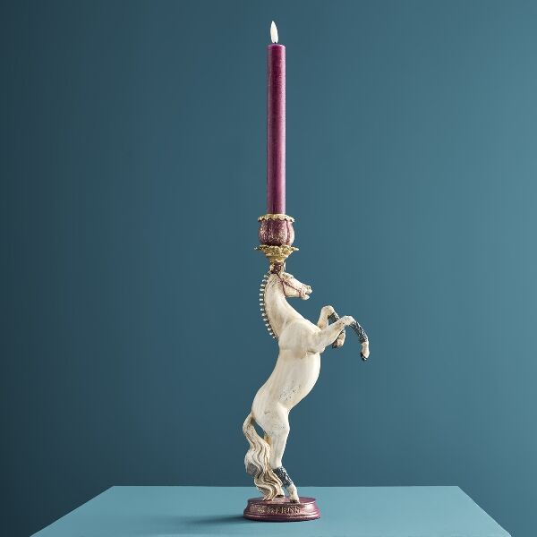 Sirk Atı Şamdan, Beyaz